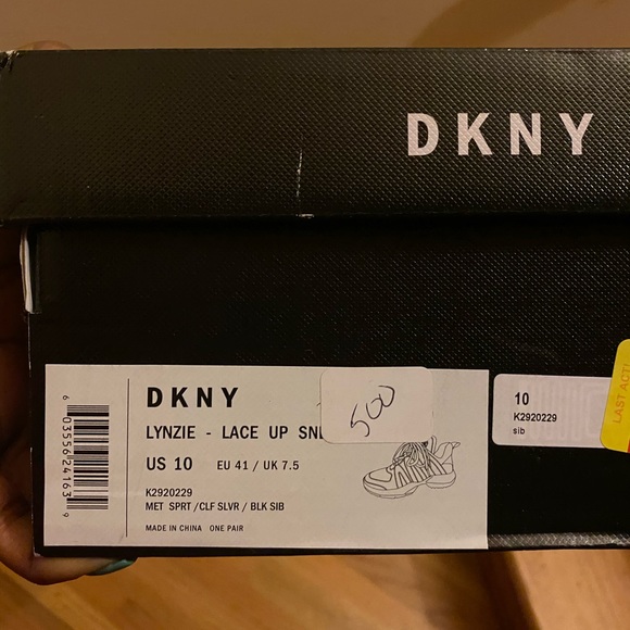 DKNY Lynzie sneakers. - Picture 2 of 6